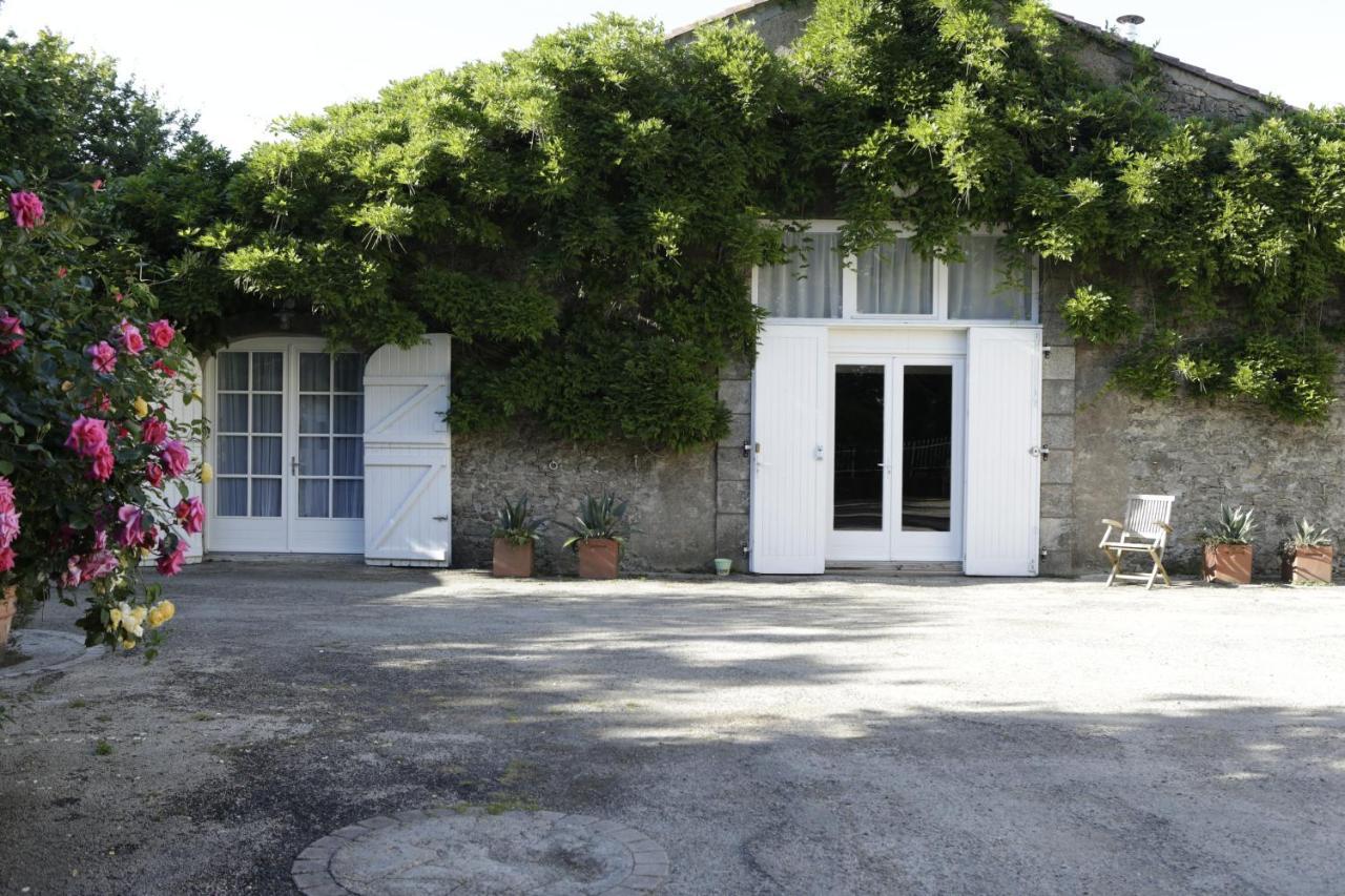 Relais De Chasse La Chaignaie Saint-Hilaire-de-Loulay Exterior photo